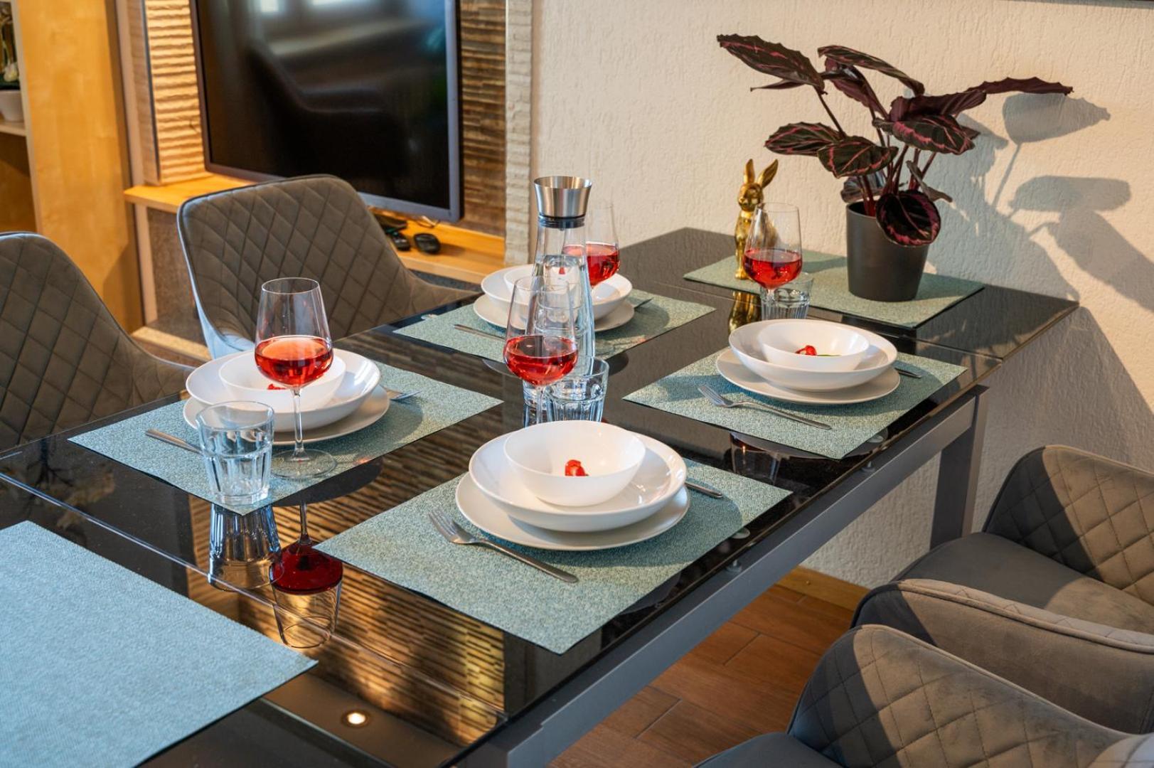 Special Roger F Rabbit 2 Apartment, Roche Towers, 10-star